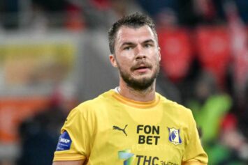 Комличенко получил рассечение лица шипами бутс в матче с «Акроном»