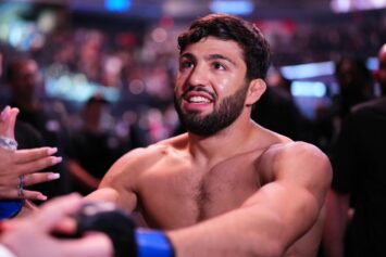 Арман Царукян поделился самой безумной фанатской теорией о своем снятии с UFC 311