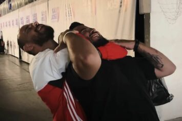 Жеан Силва продемонстрировал удушающий прием, доведя фаната до потери сознания