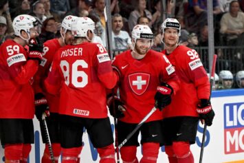 Швейцария разгромила Данию 7:0 и вышла в финал ЧМ по хоккею