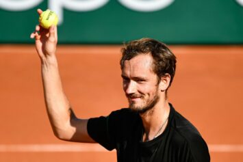 Медведев в пяти сетах уступил британцу Норри и покинул «Ролан Гаррос» после первого раунда