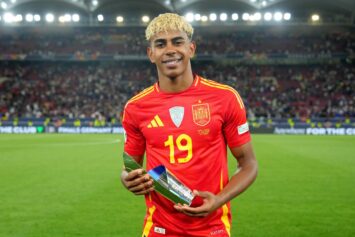 Легенда сборной Португалии Роналду призвал СМИ не давить на Ямаля