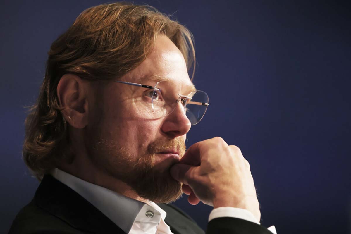 Валерий Карпин