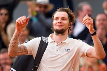 Бублик вырвался в финал, сотворив камбэк против Хачанова в Халле