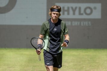 Рублев пробился в третий круг Уимблдона, переиграв Харриса в четырех сетах