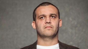 Умар Кремлев вручил Данилу «Регбисту» ключи от автомобиля