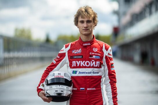 «Залог успеха в спорте — это трудолюбие, дисциплина и желание победить» — интервью с шестикратным чемпионом России по автогонкам Михаилом Симоновым