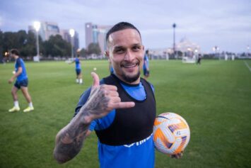 Артур отклонил предложение «Спартака» — полузащитник решил остаться в Бразилии