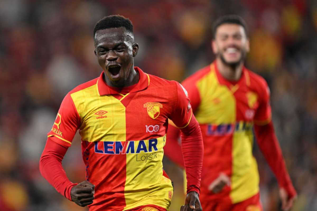 «Локомотив» нацелился на полузащитника «Гезтепе» Энтони Денниса