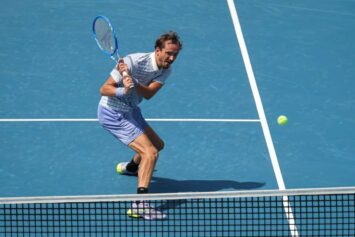 Медведев рассказал о сложностях игры в экстремальную жару