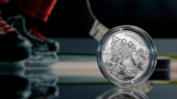 Банк России представил серебряную монету в честь отечественного хоккея