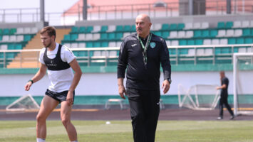 Черчесов представил тренерский штаб перед дебютом в «Ахмате»