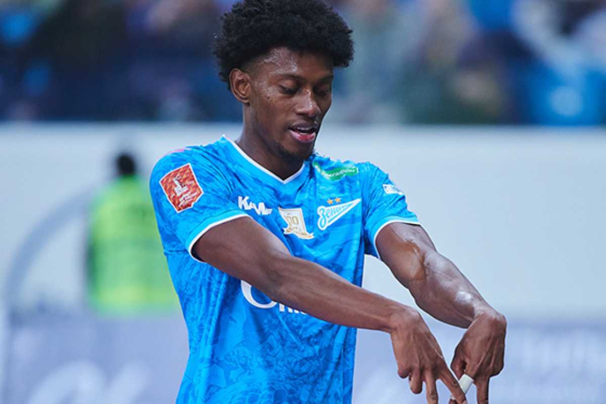 Кассьерра рассматривает уход из «Зенита» — «Севилья» проявляет интерес