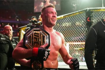 Дю Плесси развеял миф о физическом превосходстве Чимаева