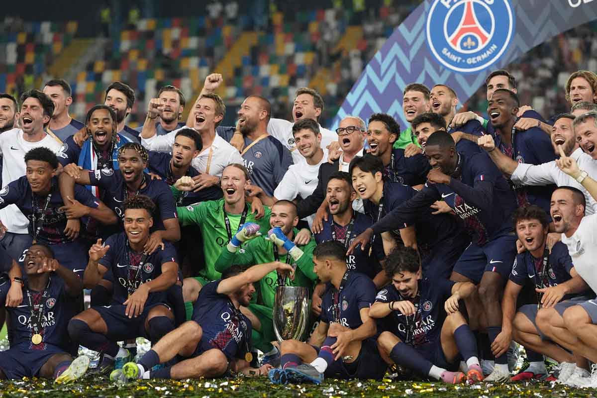 ПСЖ с Суперкубком УЕФА