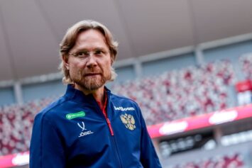 Нападающий «Локомотива» Комличенко поддержал Карпина за совмещение постов в «Динамо» и сборной России