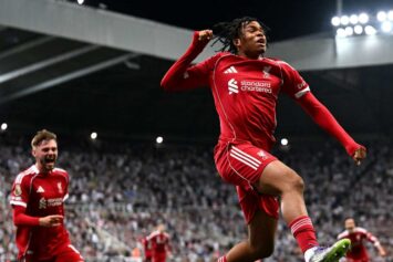 16-летний Нгумоа повторил рекорд Руни, забив победный гол за «Ливерпуль» в АПЛ