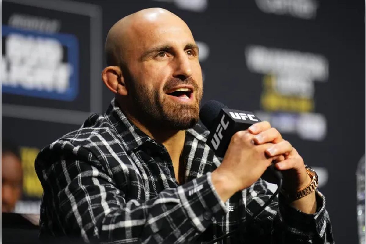 Александр Волкановски