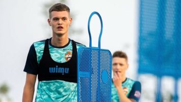 Тольяттинский «Акрон» усилил защиту арендой игрока ЦСКА Агапова