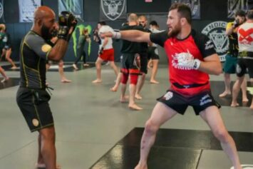 К подготовке Двалишвили подключился легендарный ветеран ММА