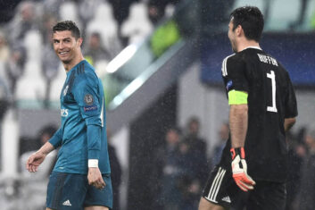 Топ-10 голов через себя