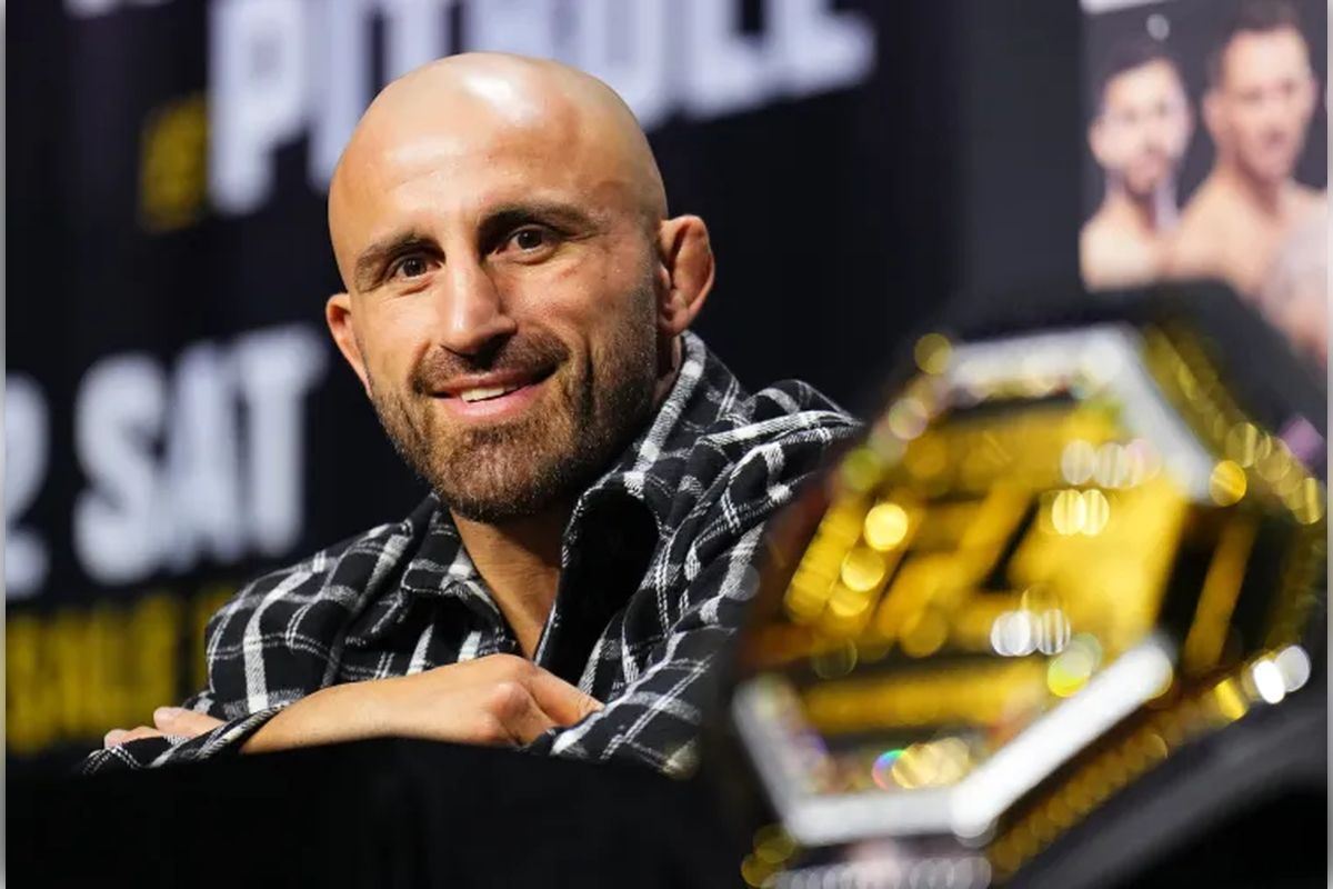 Александр Волкановски