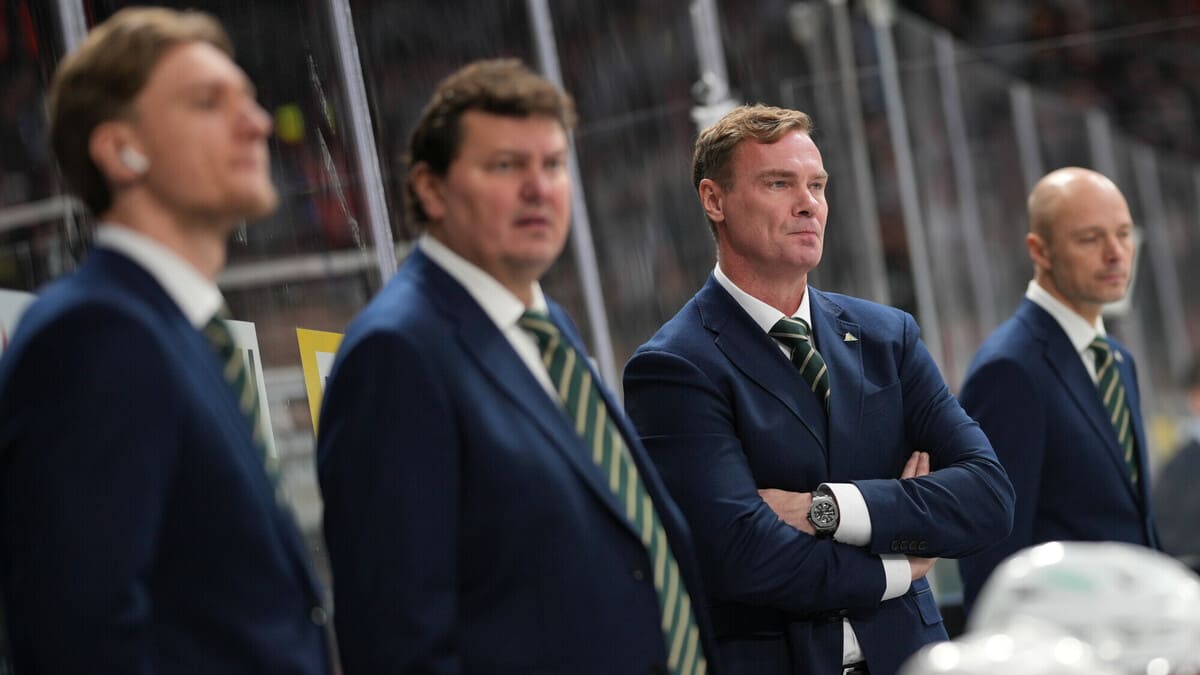 Козлов подвел итоги поражения от «Сибири»: «Салават» заработал очко, но снова уступил и потерял двух игроков