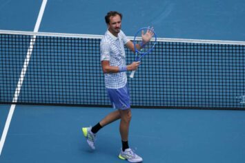 Медведев положительно оценил начало работы с новым тренерским штабом