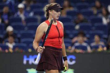 Андреева выбыла из турнира в Ухане, уступив Зигемунд в трех сетах