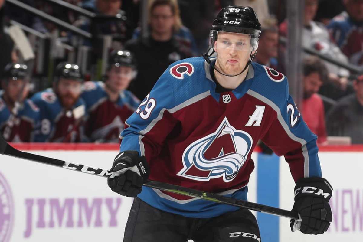 Маккиннон побил рекорд Сакика и стал лучшим бомбардиром в истории «Колорадо»