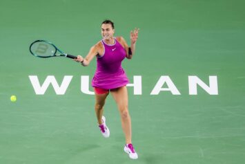 Соболенко обыграла Рыбакину и вышла в полуфинал турнира WTA-1000 в Ухане