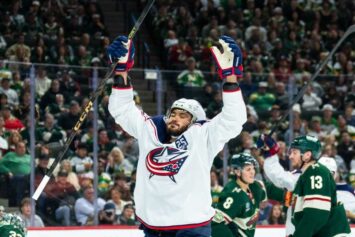 Марченко стал первой звездой дня в НХЛ после хет-трика в матче с «Миннесотой»