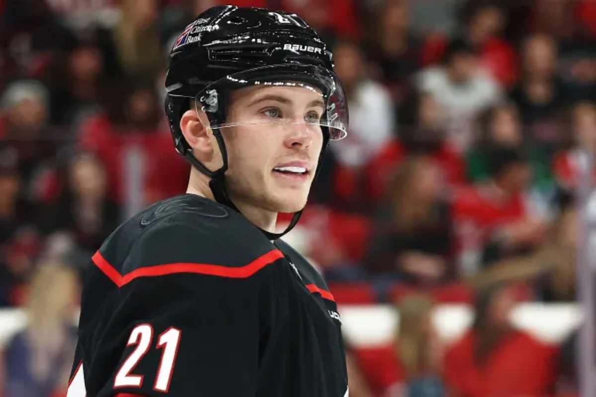 Никишин повторил историческое достижение «Каролины» на старте сезона