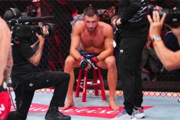 Тренер Де Риддера объяснил решение об остановке поединка на UFC в Ванкувере