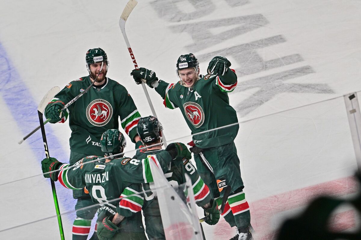 Букмекеры определили фаворита матча КХЛ «Ак Барс» — «Локомотив»