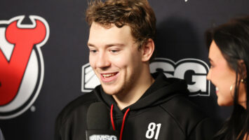 Первый гол Арсения Грицюка в НХЛ помог «Нью-Джерси» выиграть у «Миннесоты»