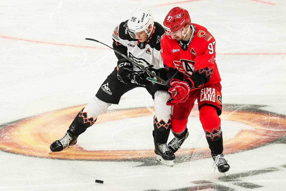 Букмекеры ожидают домашнюю победу «Автомобилиста» в матче КХЛ против «Трактора»