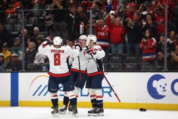 Форвард «Вашингтона» Уилсон отметил выдающиеся качества Овечкина перед юбилеем в НХЛ