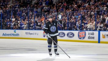 Российский лидер «Тампы» Кучеров оформил историческое достижение в НХЛ