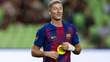 Нападающий «Барселоны» Роберт Левандовский попал в сферу интересов «Манчестер Юнайтед»