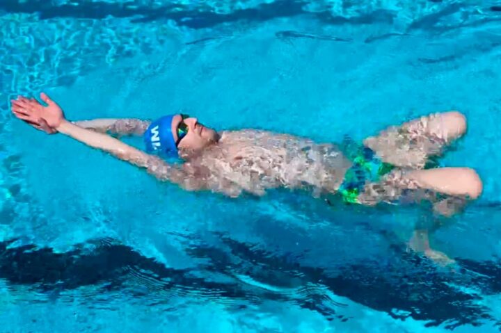 Заплыв лягушкой на спине