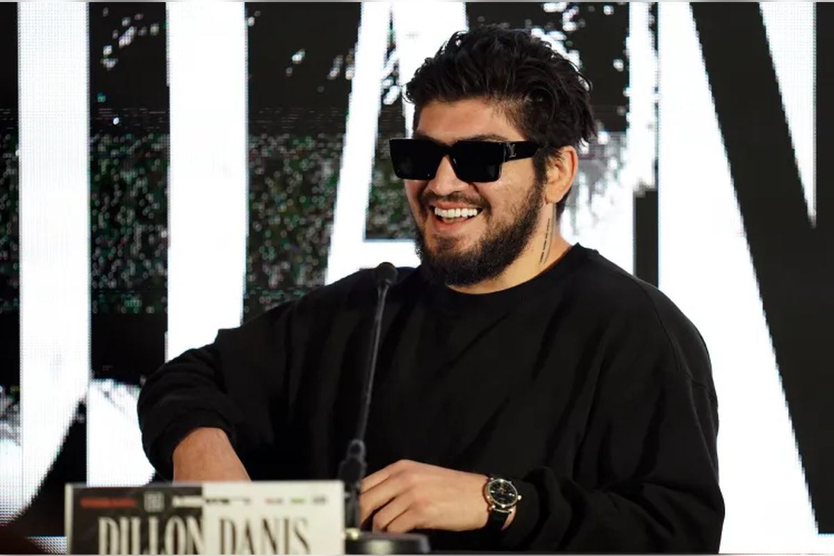 Диллон Дэнис