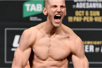 Хукер рассказал о травме перед поединком с Царукяном