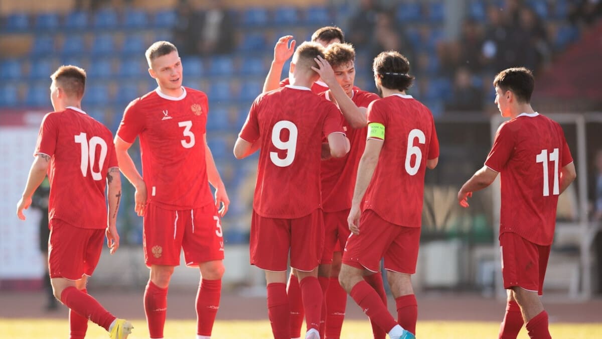 Дубль Бабаева в компенсированное время принес России (U-21) победу над Бахрейном