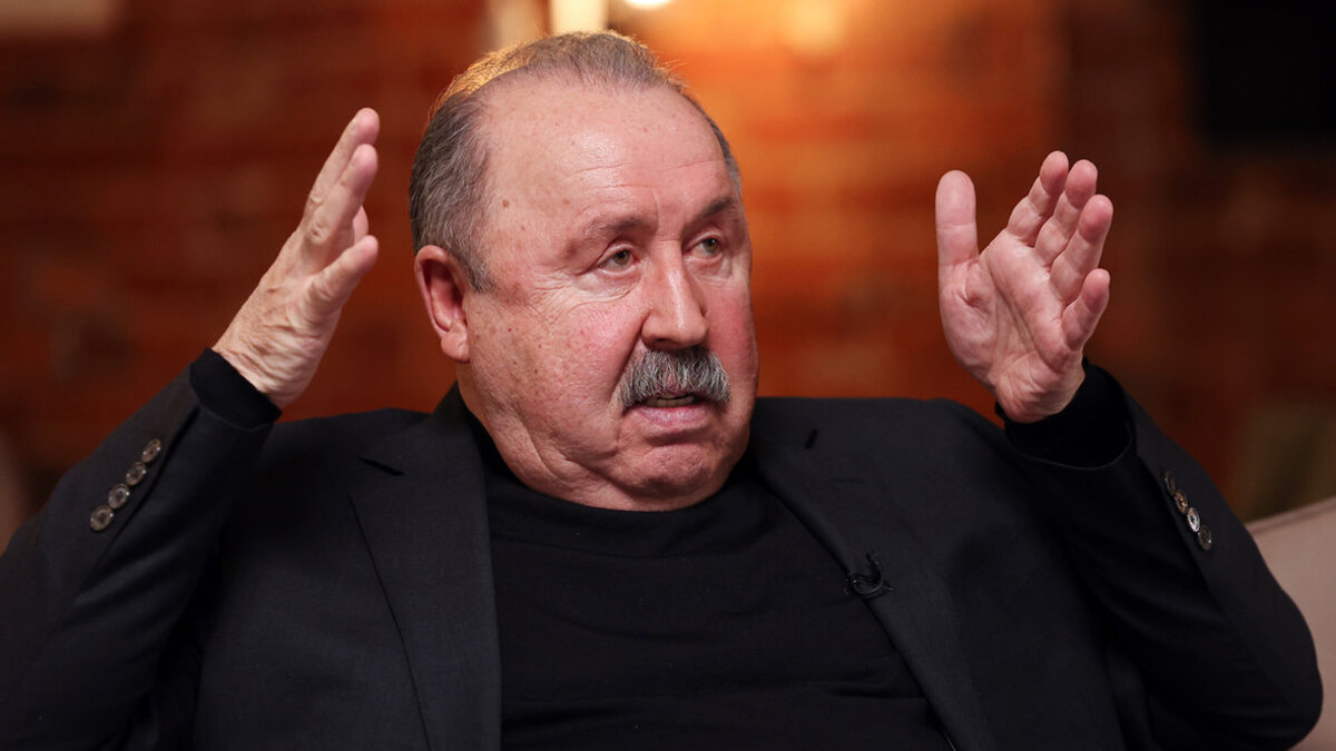 Экс-тренер сборной России Газзаев: «Совмещать посты Карпину слишком тяжело»