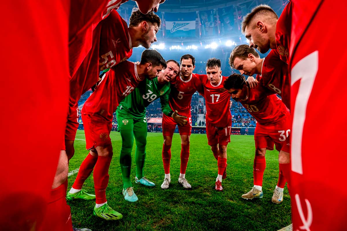 Полный календарь, «роман» Карпина с «Динамо» и топ-30 рейтинга ФИФА. Каким был 2025 год для сборной России