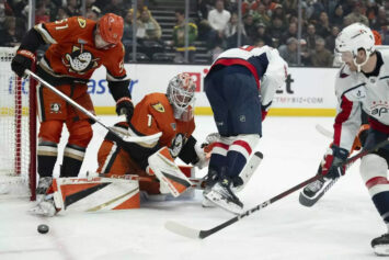 «Анахайм» обыграл «Вашингтон» по буллитам, серия Овечкина прервалась