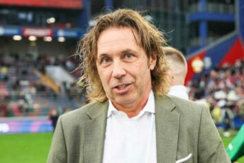 Мостовой с иронией отреагировал на пересчет голов Кержакова за сборную