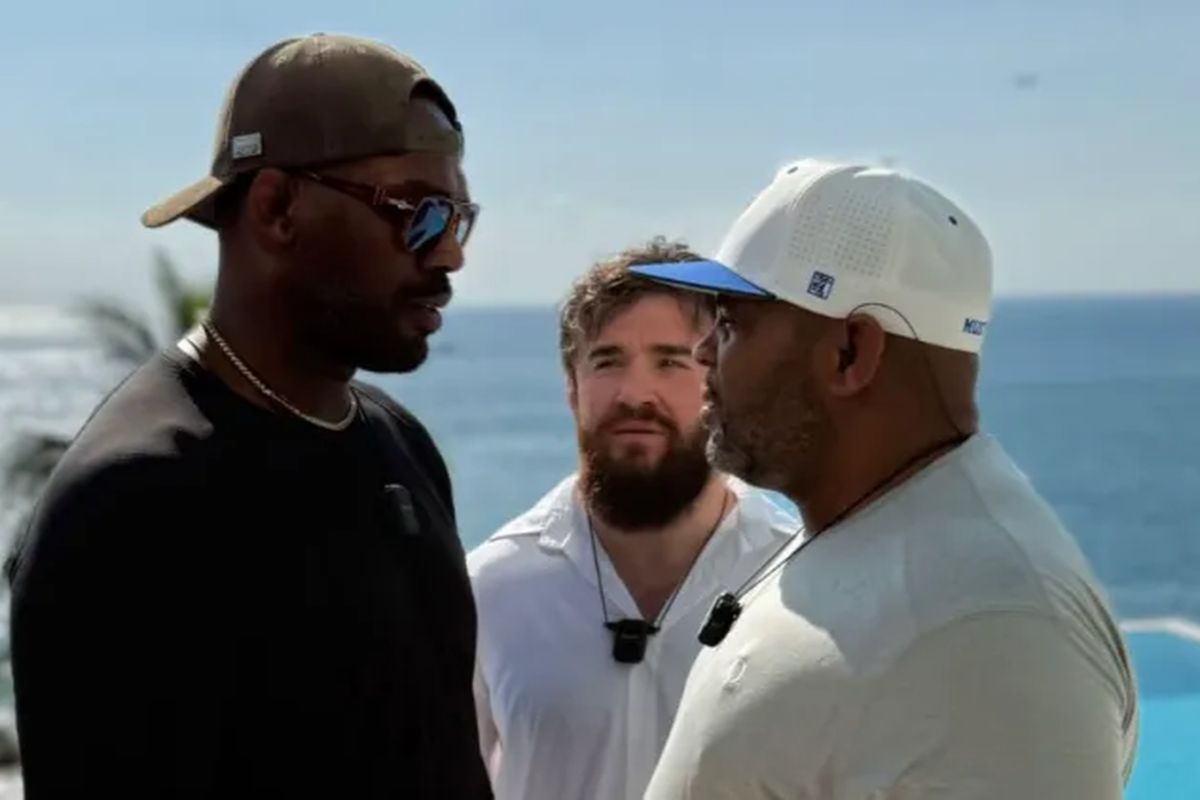 Джонс и Кормье