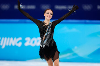 Прыжок тулуп у фигуристов